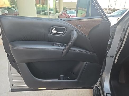 Used 2017 INFINITI QX80 Base image 5