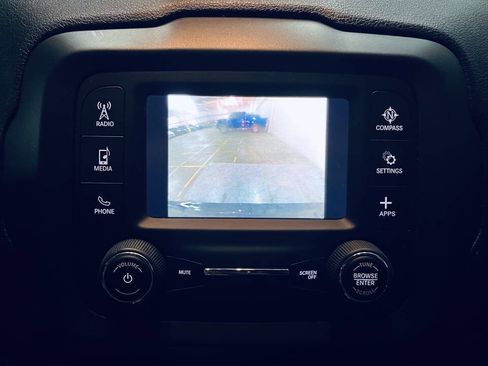 Used 2020 Jeep Renegade Sport w/ UConnect 7.0 Group FWD image 29