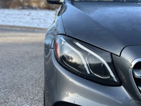 Used 2017 Mercedes-Benz E 300 4MATIC image 9