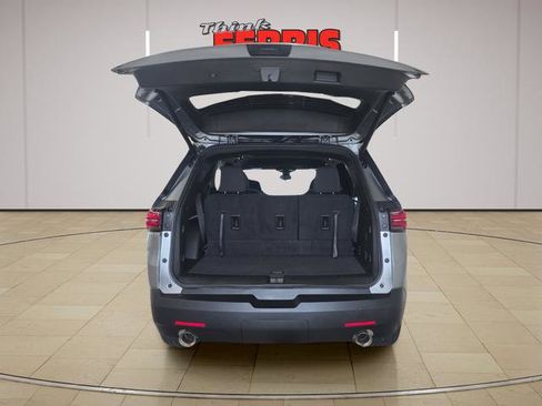 Used 2023 Chevrolet Traverse LT AWD/4WD image 9