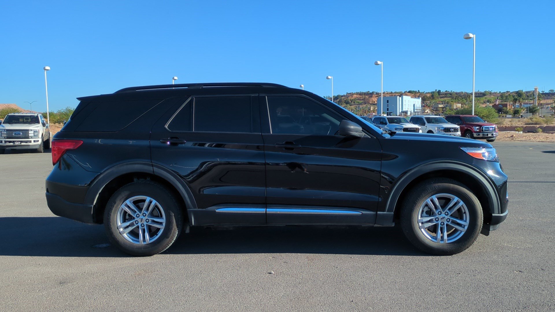 Used 2023 Ford Explorer XLT w/ Equipment Group 202A AWD/4WD image 2