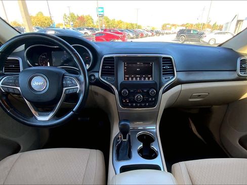 Used 2018 Jeep Grand Cherokee Laredo image 14