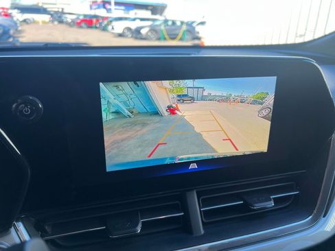 Used 2025 Chevrolet Trax LT w/ LT Convenience Package image 24