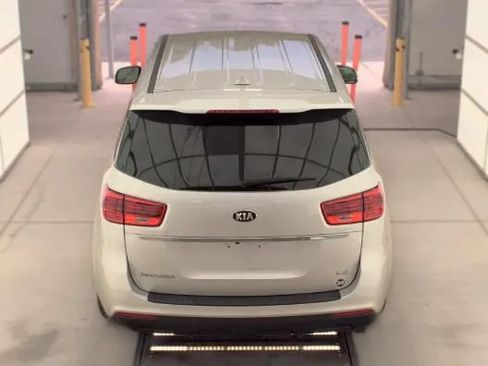 Used 2021 Kia Sedona LX FWD image 6