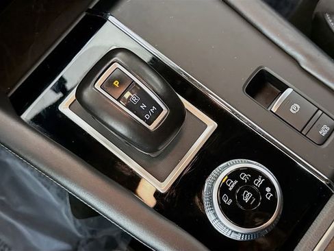 Used 2024 Mitsubishi Outlander SE Black Edition image 16