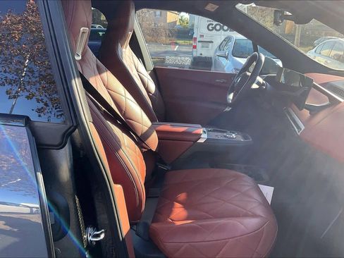 Used 2023 BMW iX xDrive50 w/ Premium Package image 10