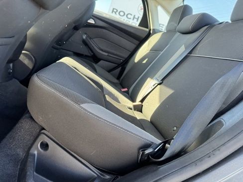 Used 2014 Ford Focus SE w/ SE Winter Package image 8