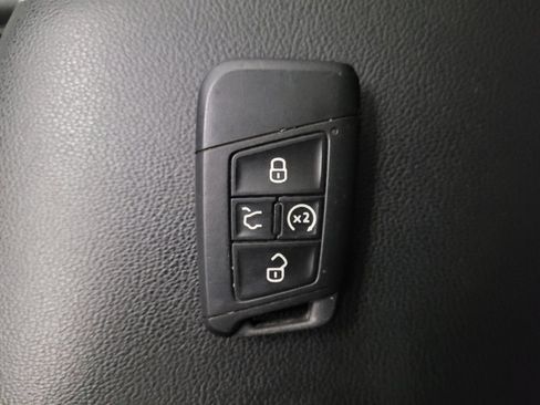 Used 2023 Volkswagen Taos SE w/ Panoramic Sunroof Package FWD image 32