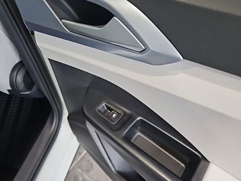 New 2026 Volkswagen Taos SE AWD/4WD image 16