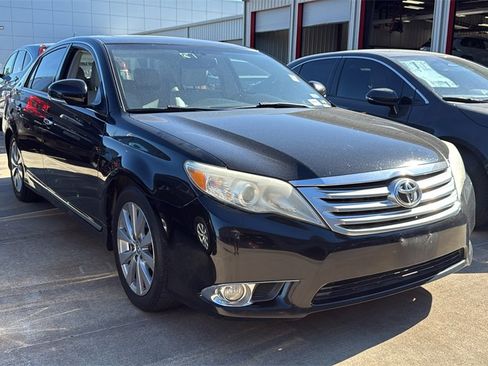 Used 2011 Toyota Avalon Limited image 3