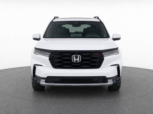 Used 2025 Honda Pilot TrailSport image 5