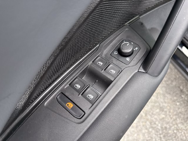 Used 2025 Volkswagen Tiguan SEL R-Line AWD/4WD image 24