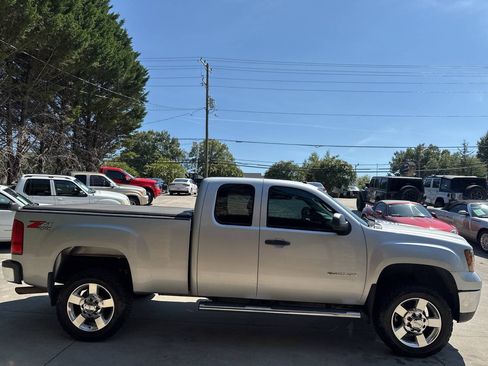 Used 2012 GMC Sierra 2500 SLE w/ SLE Preferred Package AWD/4WD image 4