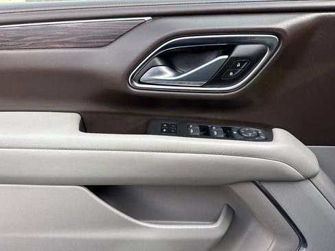 Used 2024 Chevrolet Suburban LT image 12