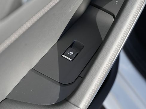 Used 2022 BMW X6 xDrive40i w/ M Sport Package image 35