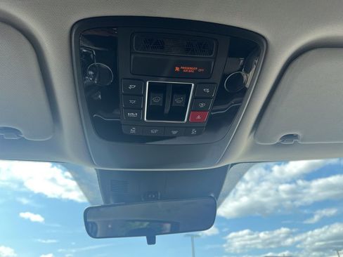 Used 2025 Kia Carnival SX image 23