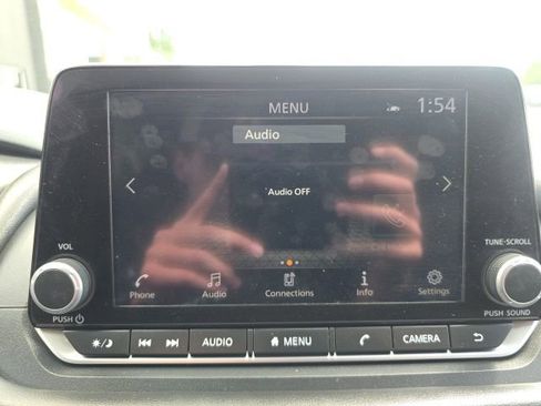 Used 2025 Nissan Rogue SV image 18