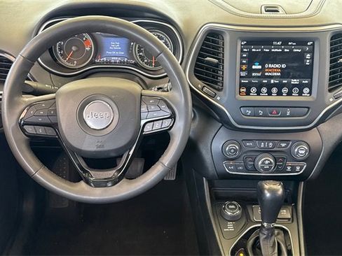 Used 2023 Jeep Cherokee Altitude Lux image 16