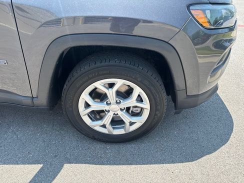 Used 2024 Jeep Compass Latitude AWD/4WD image 4