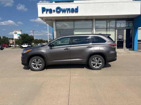 Used 2016 Toyota Highlander LE AWD/4WD image 8
