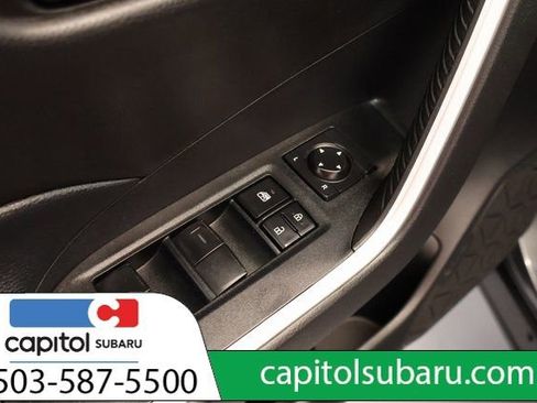 Used 2022 Toyota RAV4 LE AWD/4WD image 12