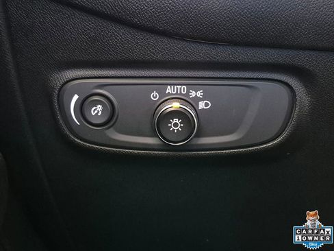 Used 2019 Chevrolet Equinox LT FWD image 16