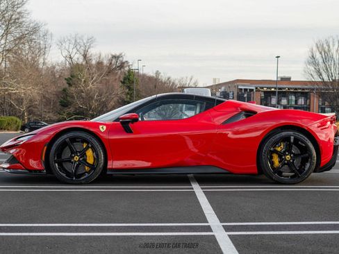 Used 2025 Ferrari SF90 Spider image 15