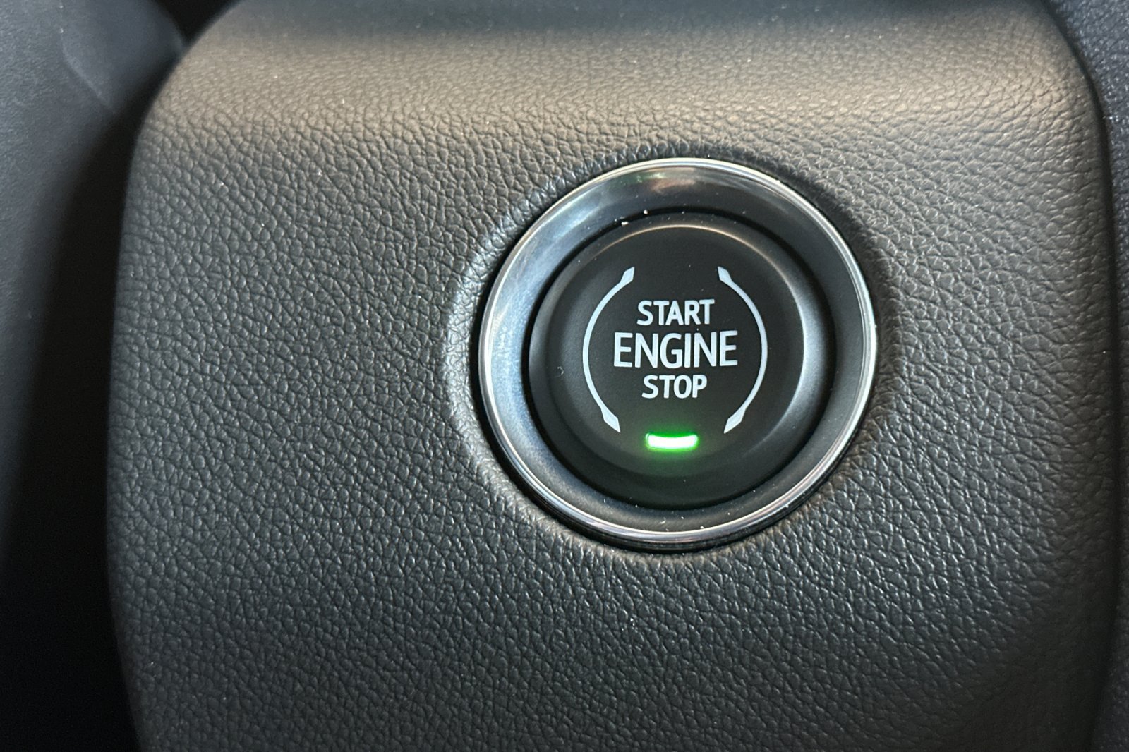 Used 2026 GMC Acadia Elevation w/ Elevation Premium Package FWD image 32