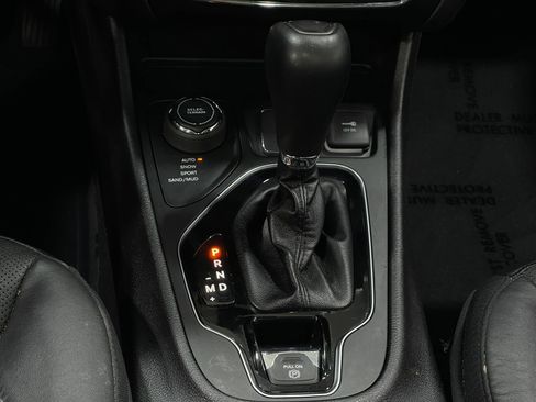 Used 2020 Jeep Cherokee Limited w/ Technology Group AWD/4WD image 29