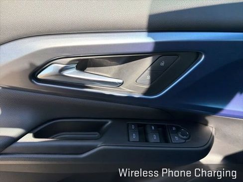 Used 2025 Chevrolet Equinox EV LT w/ Convenience Package image 31