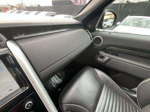 Used 2018 Land Rover Discovery HSE image 20
