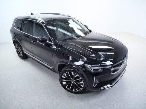 Used 2025 Volvo XC90 B6 Plus AWD/4WD image 4
