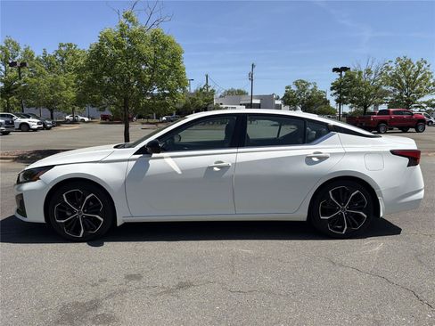 Used 2024 Nissan Altima 2.5 SR w/ SR Premium Package FWD image 24