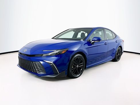 Used 2025 Toyota Camry SE w/ Convenience Package FWD image 3