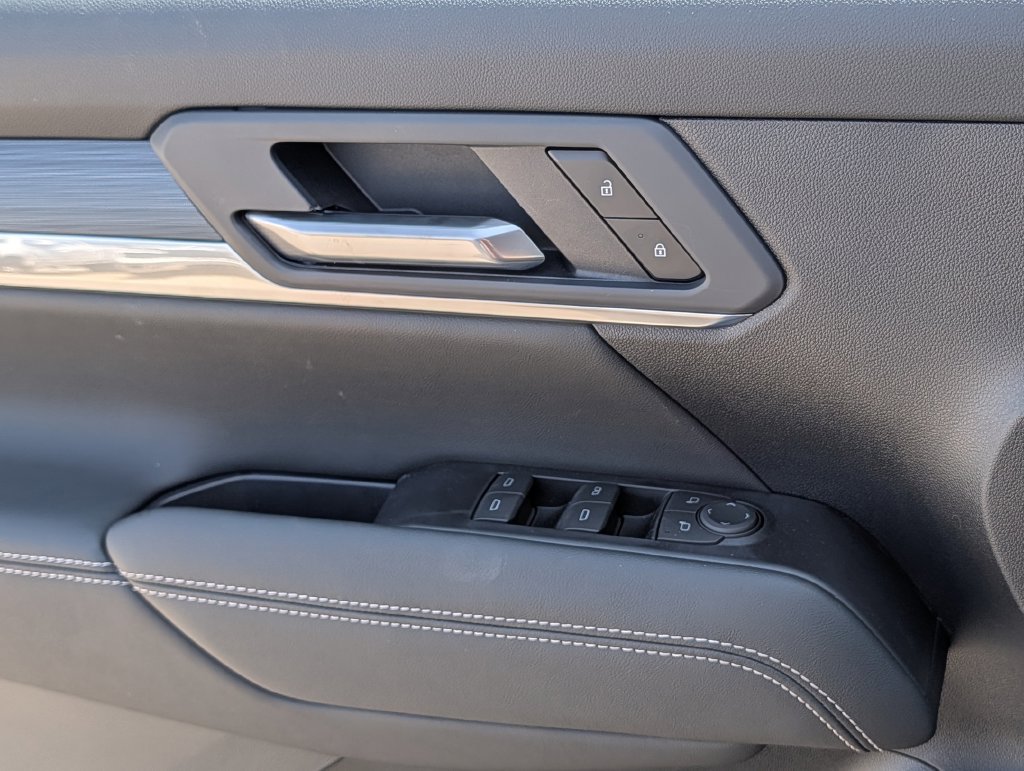 New 2027 GMC Terrain Elevation w/ Technology Package II FWD image 24