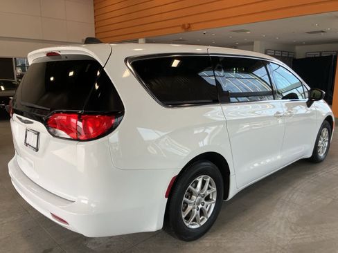 Used 2024 Chrysler Voyager LX image 5