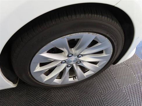 Used 2018 Tesla Model S 100D AWD/4WD image 9