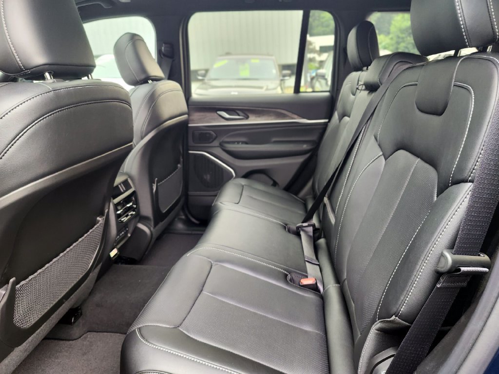 New 2026 Jeep Grand Cherokee Limited AWD/4WD image 16