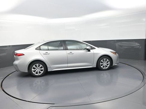 Used 2022 Toyota Corolla LE FWD image 13