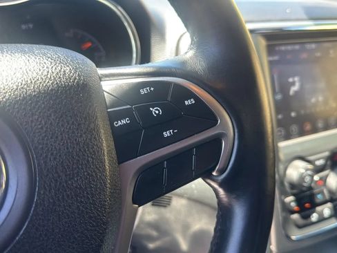 Used 2018 Jeep Grand Cherokee Altitude RWD image 25
