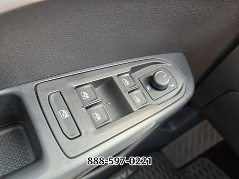 Used 2025 Volkswagen Taos SE FWD image 32