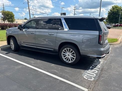 Used 2022 Cadillac Escalade ESV Premium Luxury w/ Performance Package AWD/4WD image 3