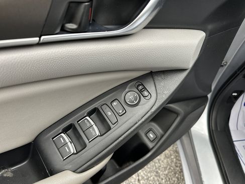 Used 2019 Honda Accord LX image 9