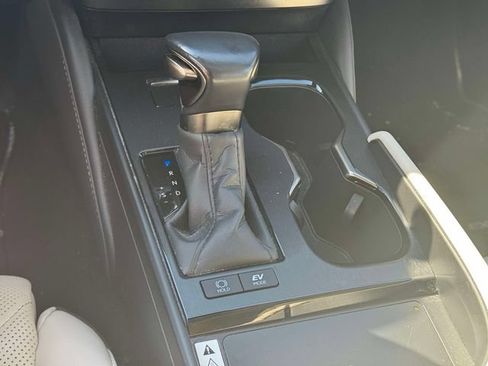 Used 2024 Lexus ES 300h w/ Luxury Package FWD image 37