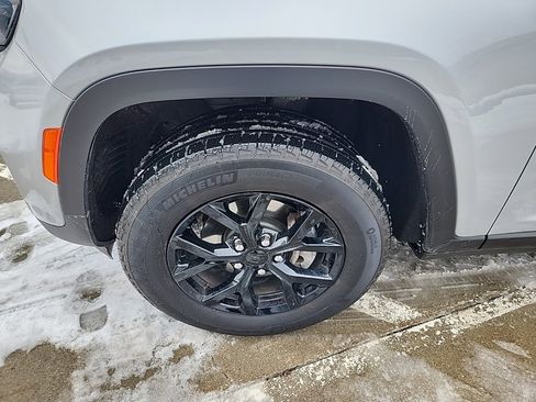 Certified 2024 Jeep Grand Cherokee Altitude image 15