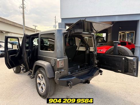 Used 2017 Jeep Wrangler Unlimited Sahara w/ Dual Top Group AWD/4WD image 24