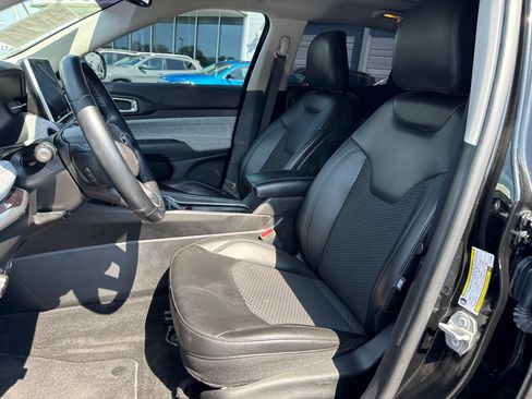 Used 2022 Jeep Compass Latitude w/ Sun and Sound Group image 9