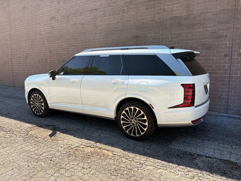 Used 2026 Hyundai Palisade Calligraphy FWD image 3