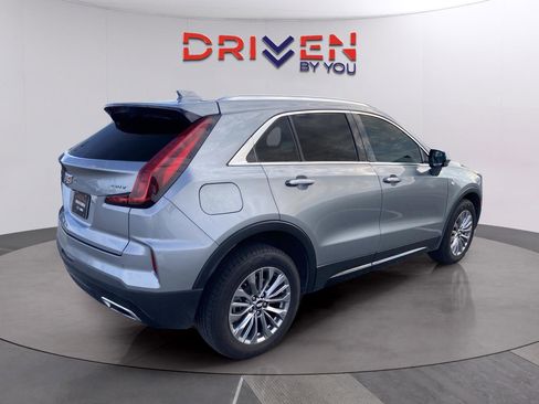 Used 2024 Cadillac XT4 Premium Luxury image 6