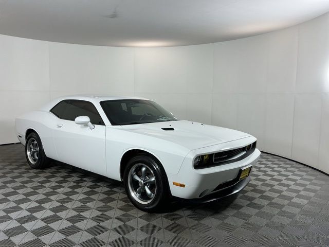 Used 2013 Dodge Challenger SXT RWD image 3